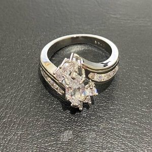 Feel Chic & Gorgeous | Silver Ring Accessory Jewelry